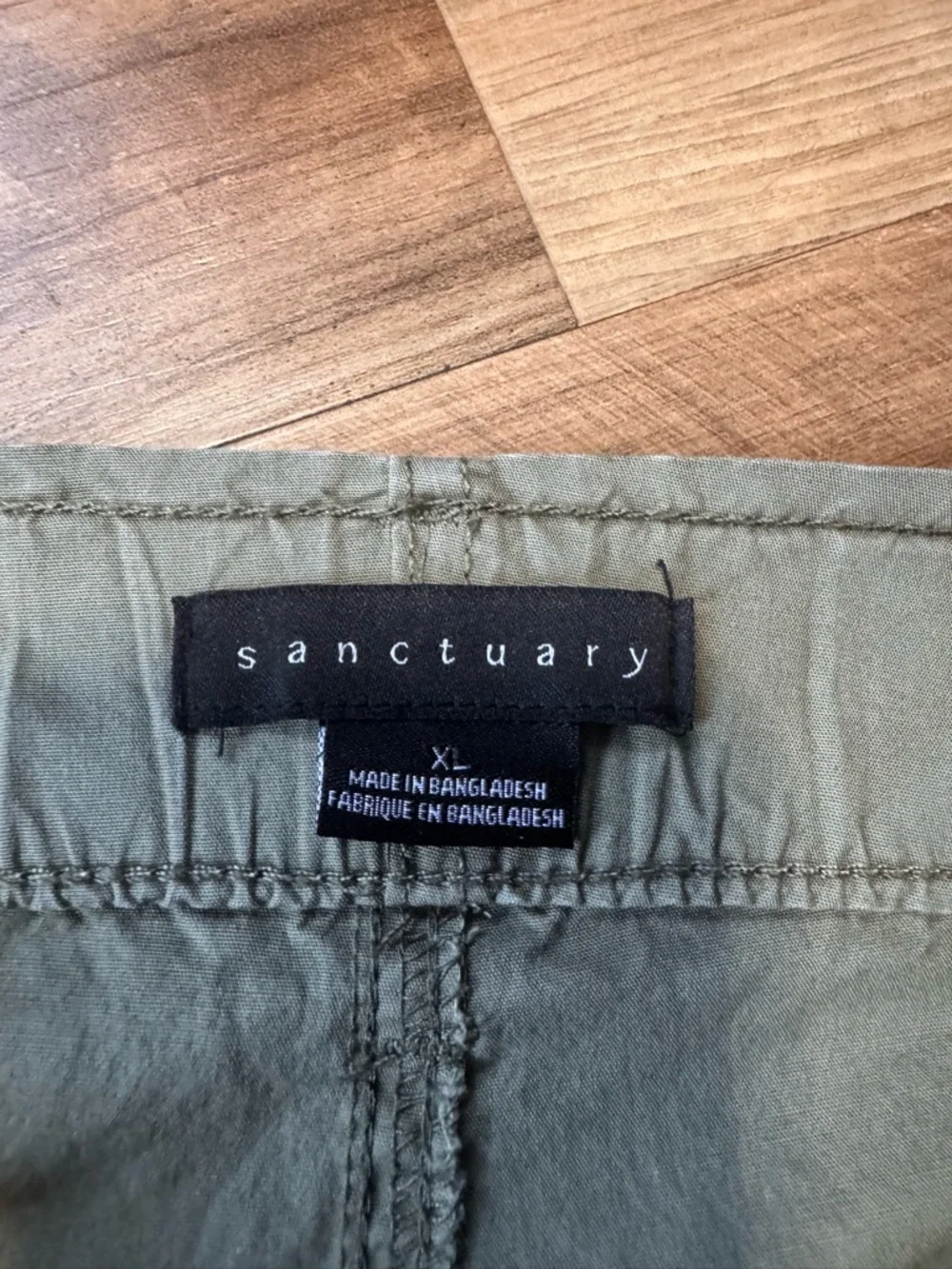 Sanctuary Army Green Utility Roll-Cuff Shorts with Pockets, Size XL - Picture 3 of 12